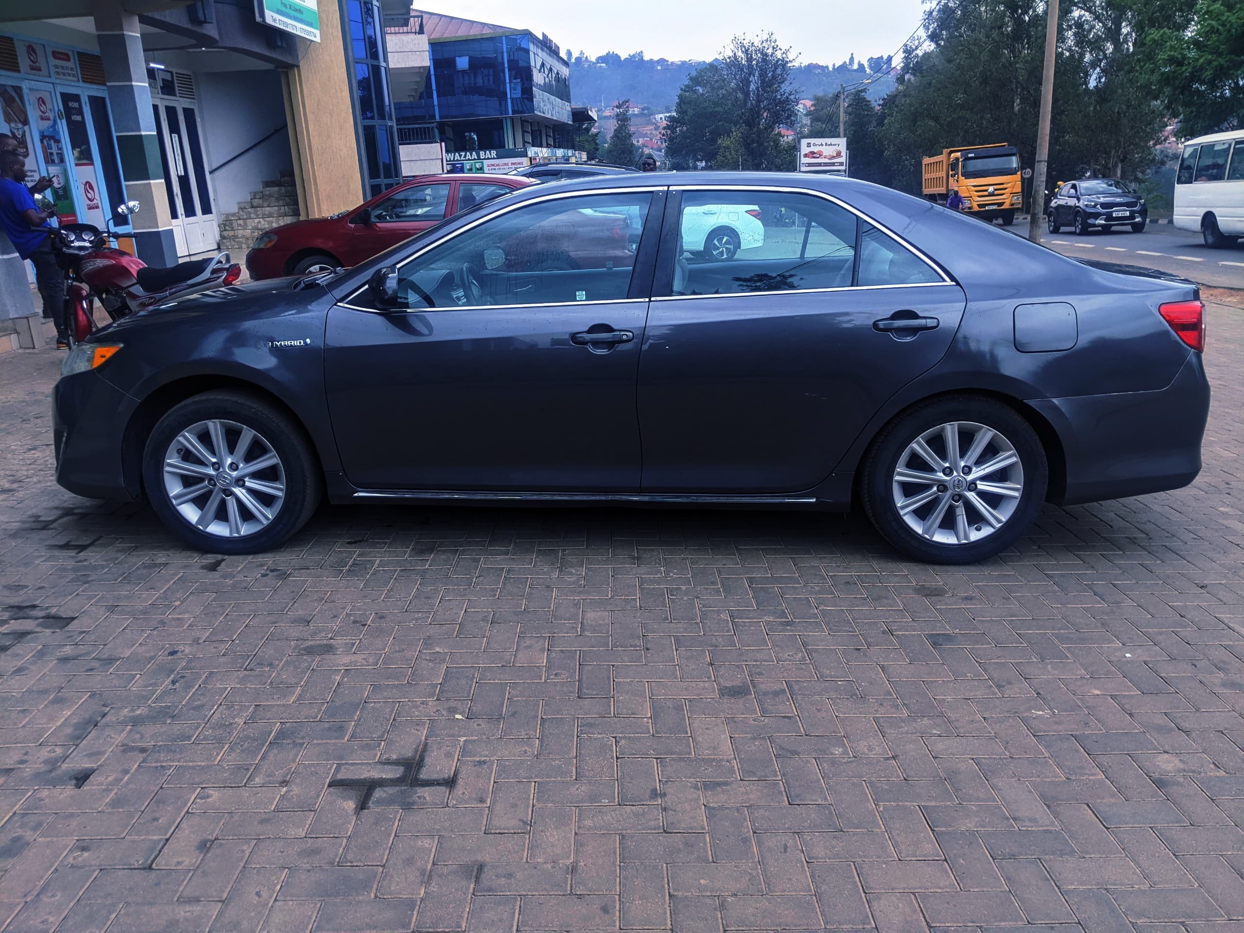 Toyota Camry Hybrid 2012 – Fresh Hybrid Batteries | Low Fuel Consumption Sedan