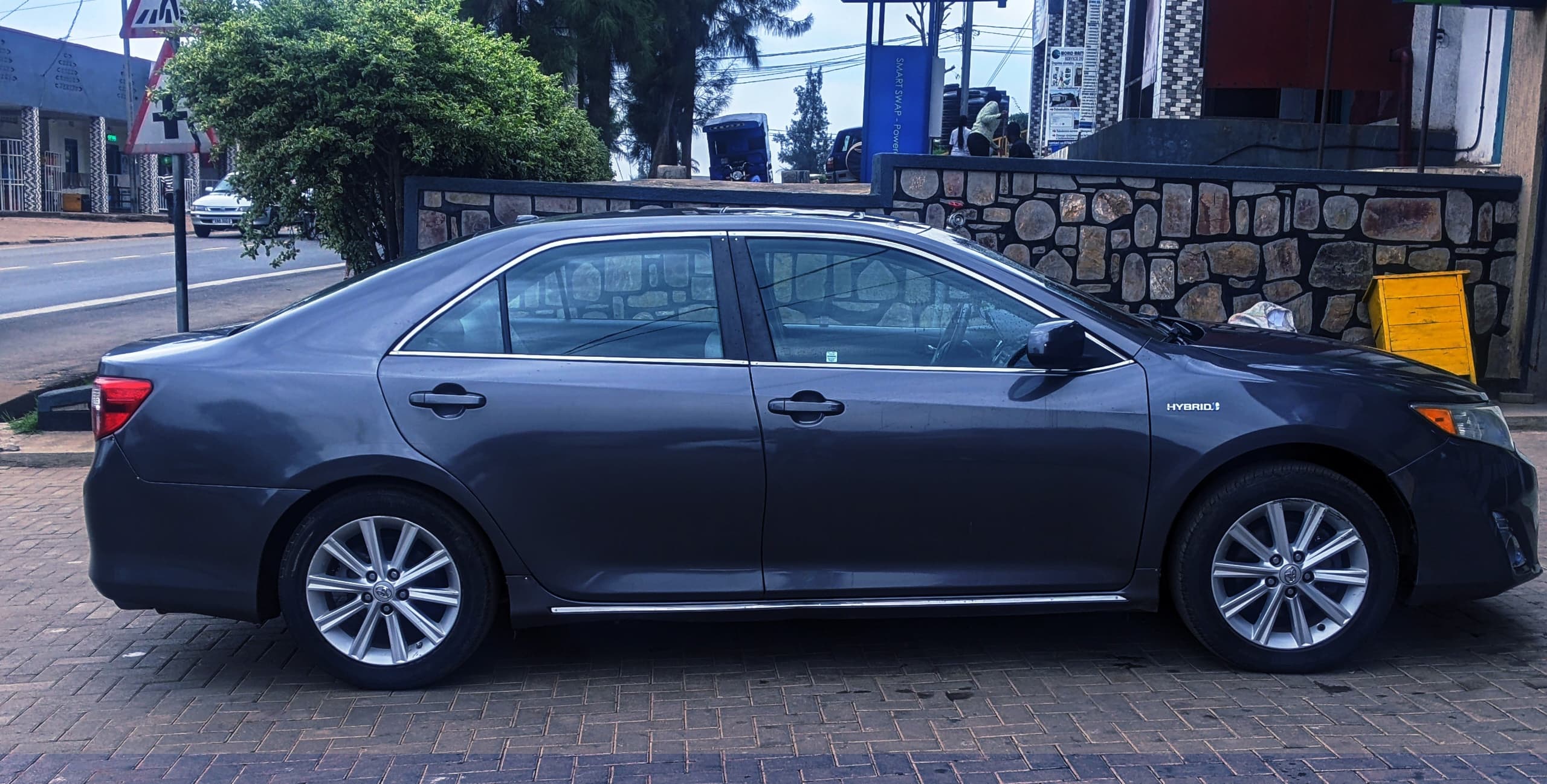 Toyota Camry Hybrid 2012 – Fresh Hybrid Batteries | Low Fuel Consumption Sedan